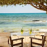 Marathon - Sea View, Shared Pool