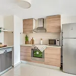 Apartment Marathon - Sea View, Shared Pool
