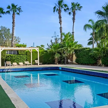 Appartement Marathon With Shared Pool