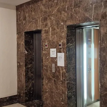 Appartement Marathon With Shared Pool