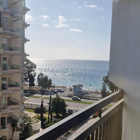 Marathon - Sea View, Shared Pool Appartement *