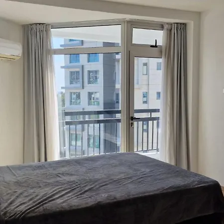 Marathon With Shared Pool Appartement Limassol