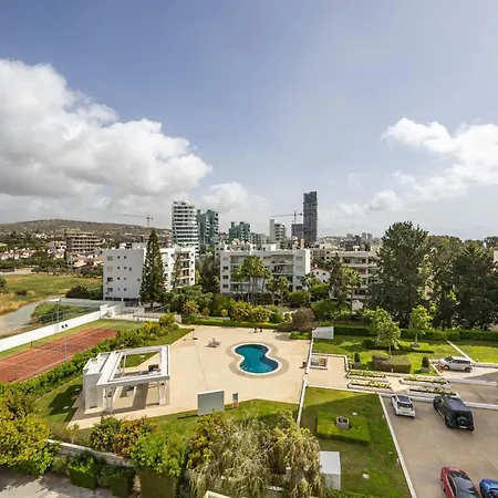 Appartement Marathon With Shared Pool