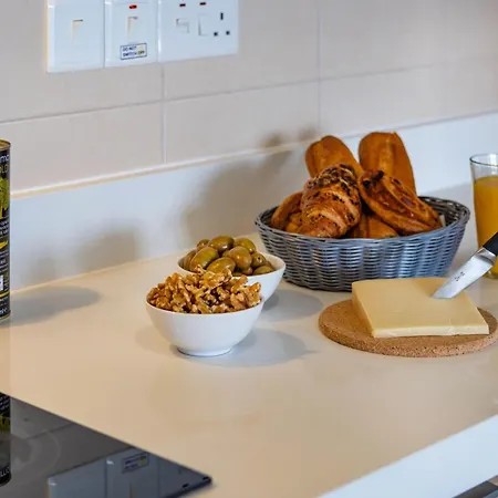 Marathon - Sea View, Shared Pool *