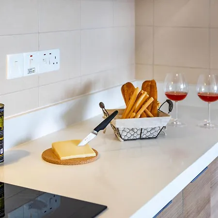 Marathon - Sea View, Shared Pool Limassol