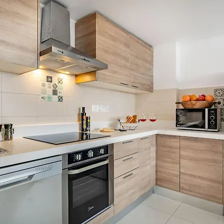 Marathon - Sea View, Shared Pool