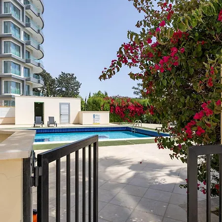 Appartement Marathon With Shared Pool