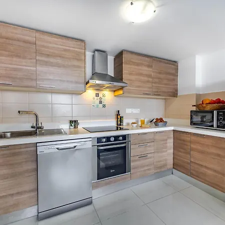 Marathon - Sea View, Shared Pool * Limisso