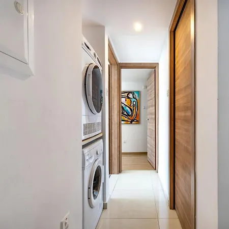 Marathon - Sea View, Shared Pool *