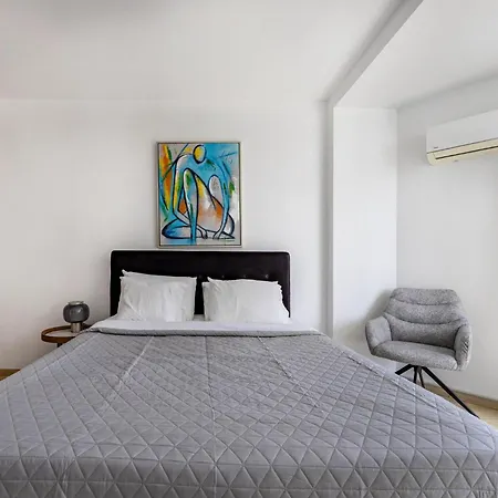 Marathon With Shared Pool Appartement