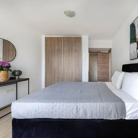 Appartement Marathon With Shared Pool