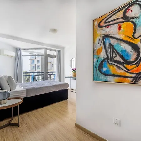 Appartement Marathon With Shared Pool