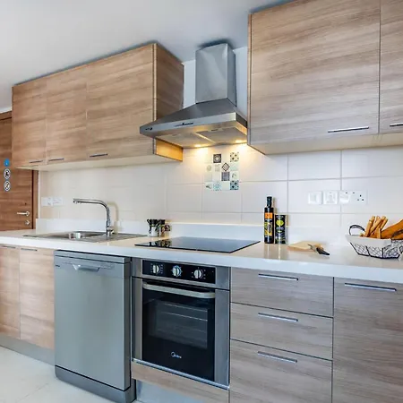 Marathon - Sea View, Shared Pool Appartement *