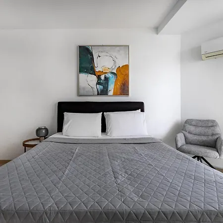 Appartement Marathon With Shared Pool