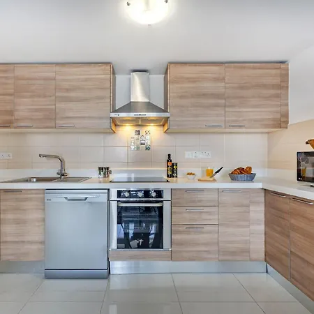 Marathon - Sea View, Shared Pool Limassol