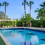 Apartment Marathon - Sea View, Shared Pool