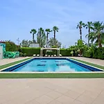 Apartment Marathon - Sea View, Shared Pool