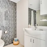 Marathon - Sea View, Shared Pool Apartment