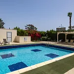 Marathon - Sea View, Shared Pool Apartment *