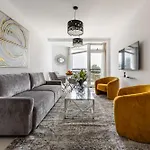 Marathon - Sea View, Shared Pool Apartment