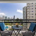 Marathon - Sea View, Shared Pool Apartment *
