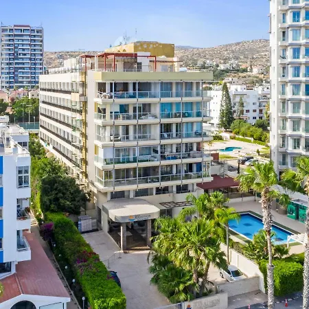 Marathon - Sea View, Shared Pool Apartmán *