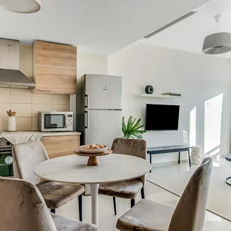 Marathon - Sea View, Shared Pool Apartamento