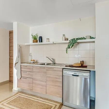 Marathon - Sea View, Shared Pool * Λεμεσός