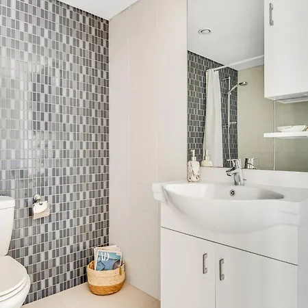Marathon - Sea View, Shared Pool Apartamento