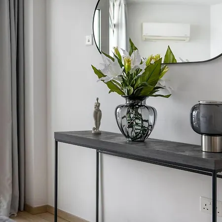 Marathon - Sea View, Shared Pool