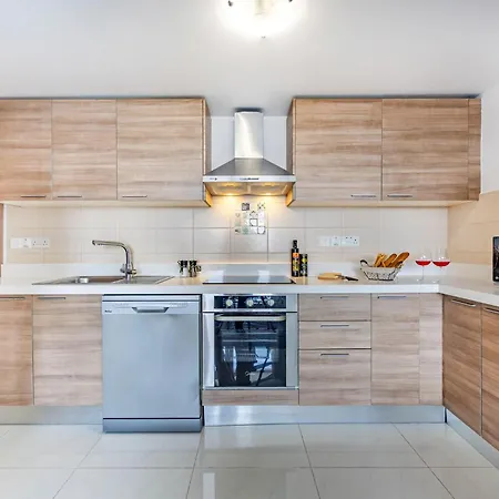 Apartment Marathon With Shared Pool *