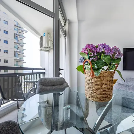 Marathon - Sea View, Shared Pool *