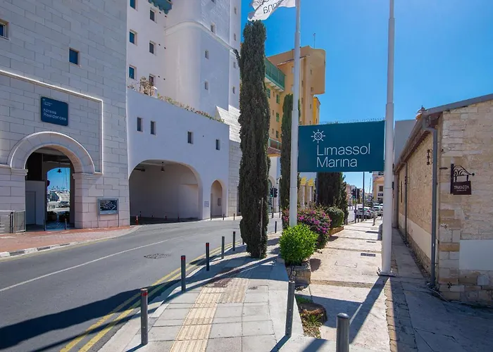 Marathon - Sea View, Shared Pool