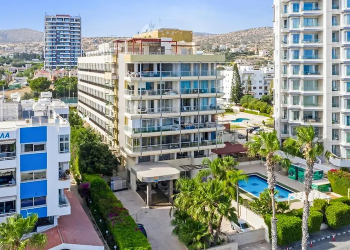 Marathon - Sea View, Shared Pool Apartmán *