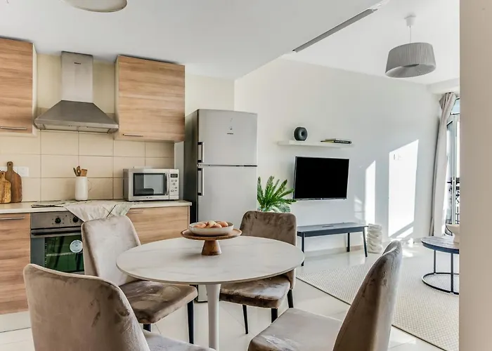 Marathon - Sea View, Shared Pool Апартаменты