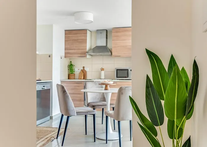 Marathon - Sea View, Shared Pool * Лимасол