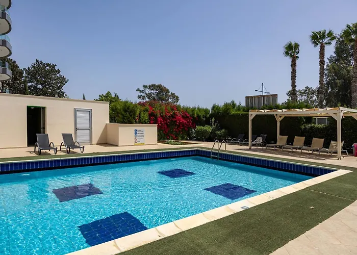 Marathon - Sea View, Shared Pool Апартаменты *