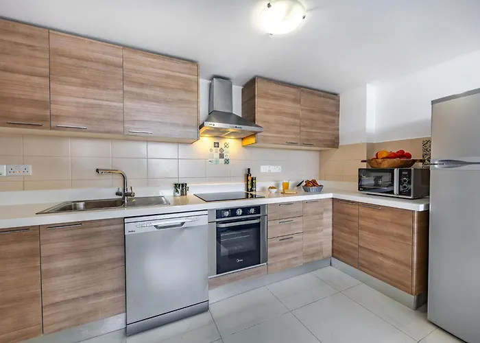 Marathon - Sea View, Shared Pool * Лимасол