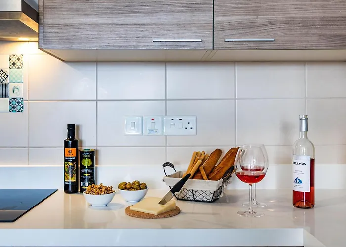 Marathon - Sea View, Shared Pool * Lemesos