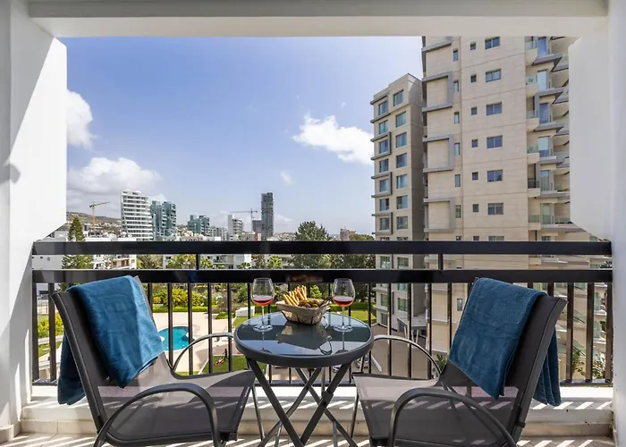 Marathon - Sea View, Shared Pool Apartmán *